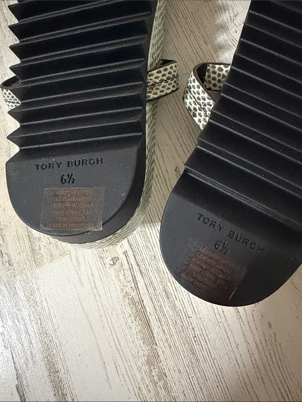 Tory Burch Miller Cloud Lug Sandals- Seaside Roccia Snakeskin Size 6.5. NWOB - Picture 13 of 16